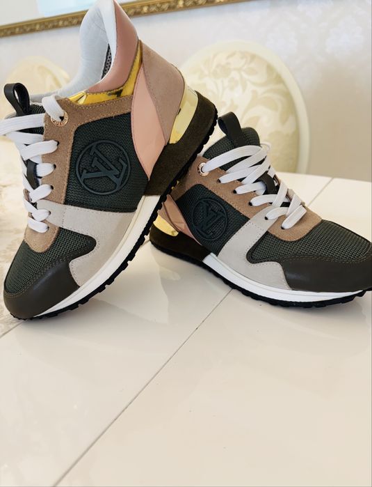 Sneakersi foarte comozi LV