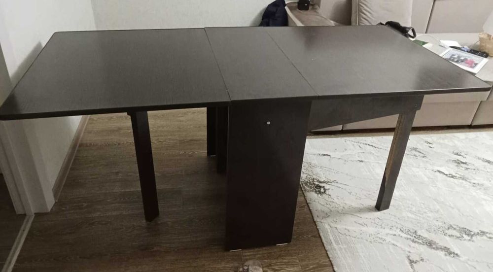 Продам стол книжку