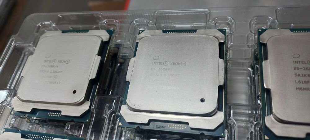 2 x Procesor Intel Xeon E5-2686 V4 18C/36T 2.3/3.0 GHz Socket 2011-3