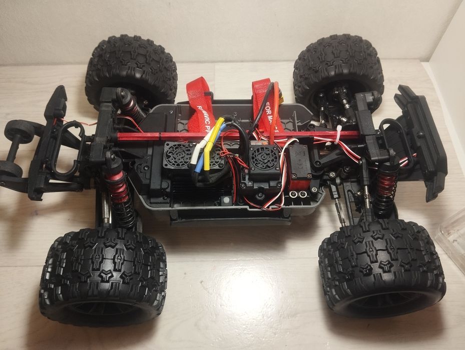 Радиоуправляемая машинка RC