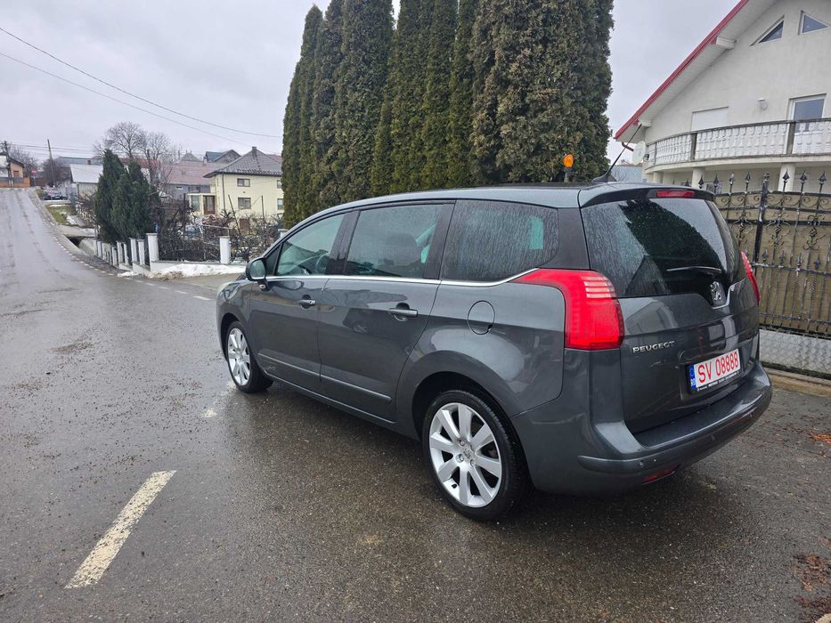 PEUGEOT 5008 1.6 HDI