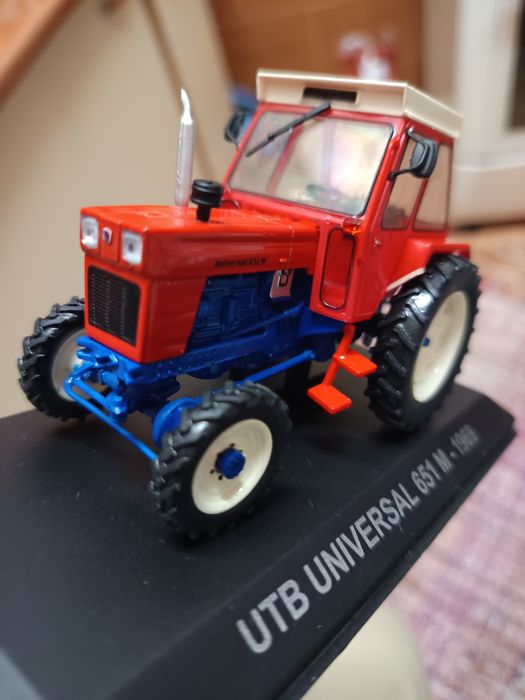 auto UTB 1/43 machetă nou + revistă