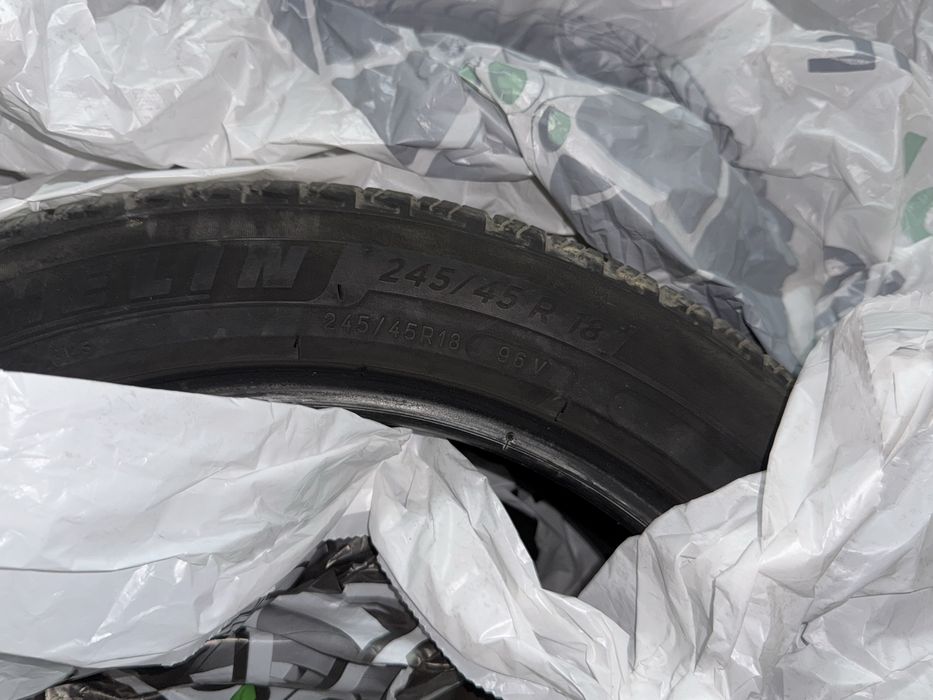 Продам 3 шины Michelin Primacy A/S 245/45 R18.
