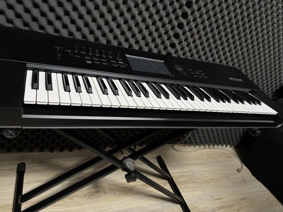 Vând Korg Nautilus