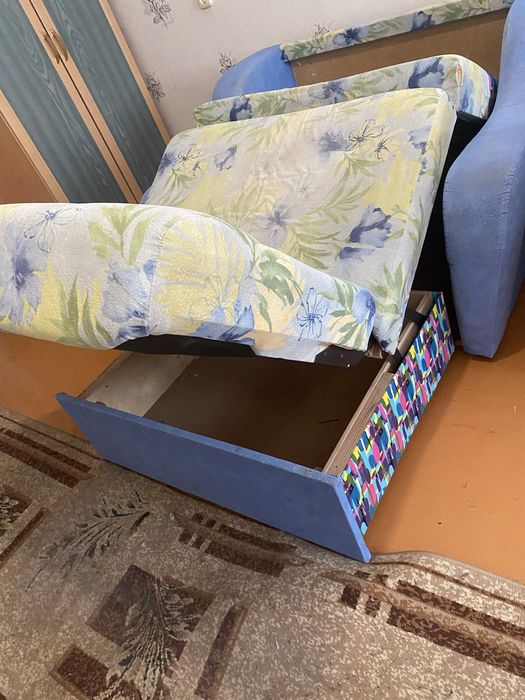 Раскалдной диванчик