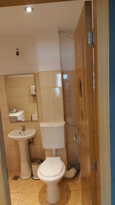 Ichiriez salon de frizerie coafor 27mp cu vad pietonal cu clientela