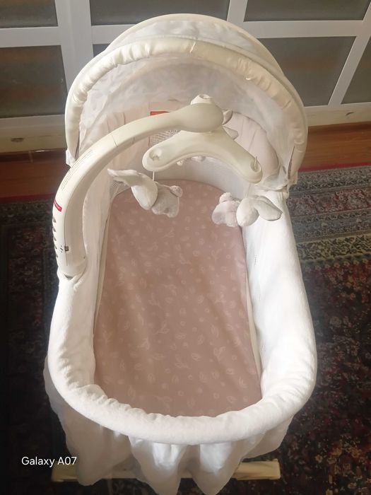 Продается детская люлька-кроватька бренда Fisher-Price