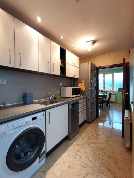 Етаж от къща , с двор и гараж в село Първомайци