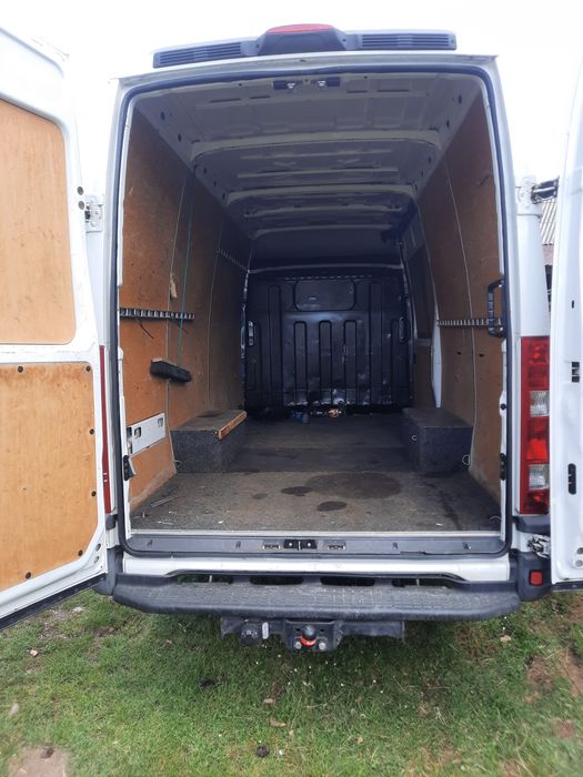 Iveco Daily2011 – duba marfă, 3 locuri,163.000 km.