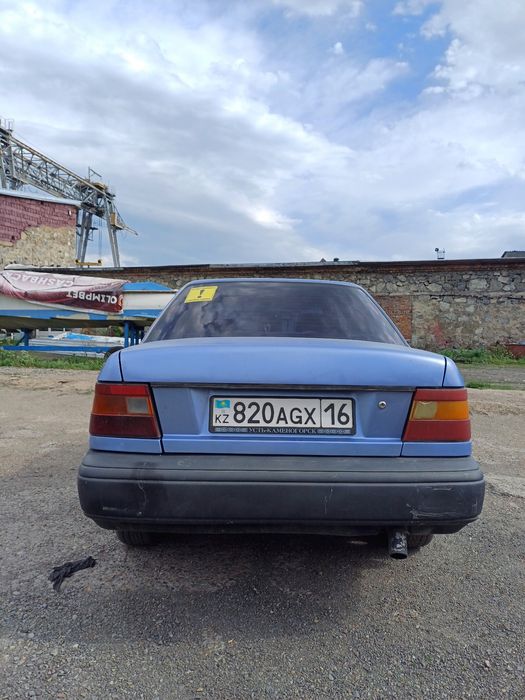 Hyundai poni машина