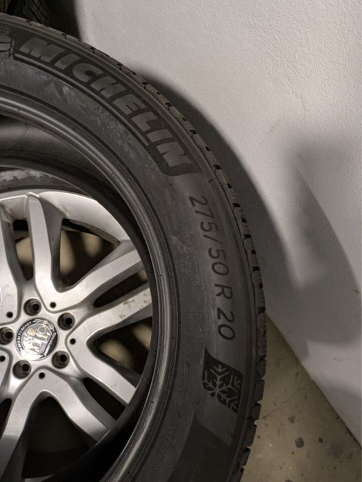 Vând 1 buc. cauciuc nou de iarnă Michelin Pilot Alpin 5 SUV 275/50/R20