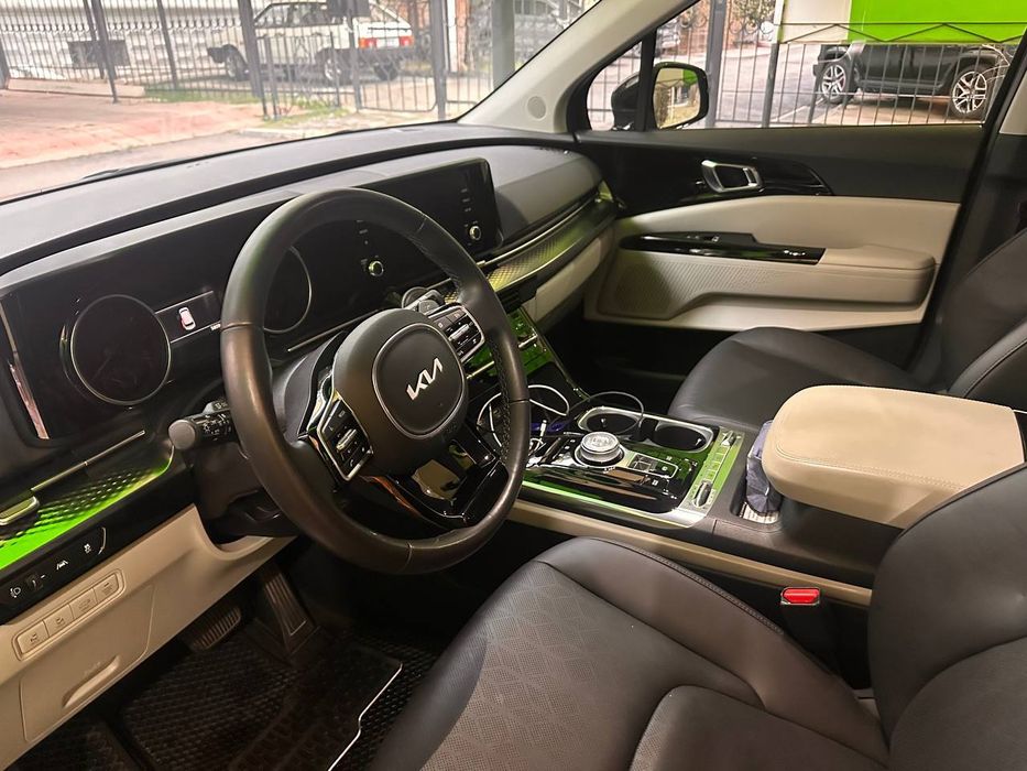 Продаётся Kia Carnival