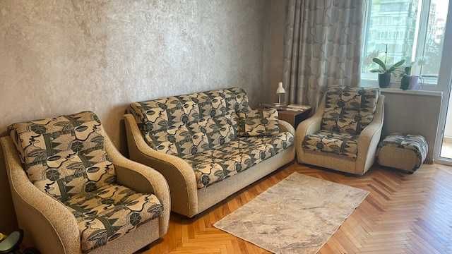 Диван с функция сън, фотьойли и табуретки