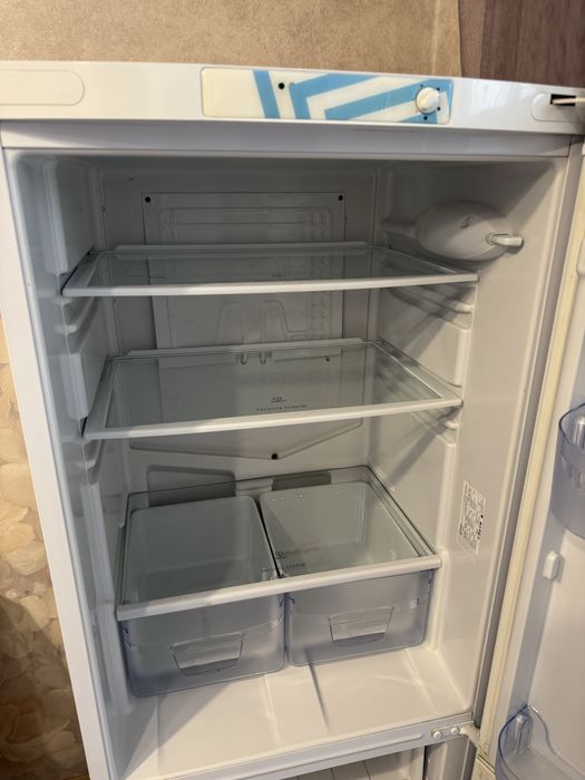 Холодильник INDESIT