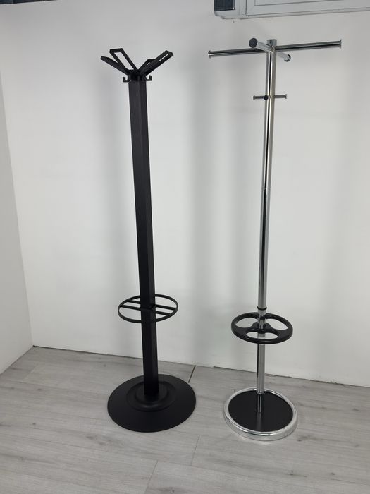 Антре за закачане на дрехи и чадъри от метал хром и в черен пластмаса,