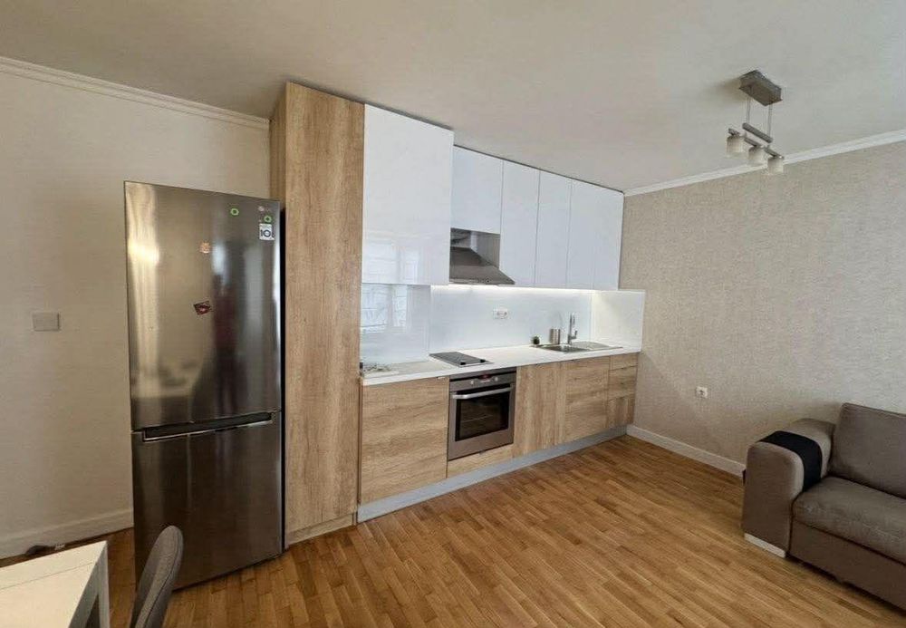 Тристаен апартамент, под наем, Окръжна болница