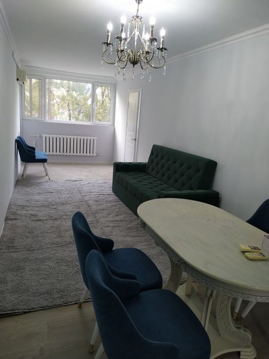 Продаю квартиру ул. Бабура 85 . в центре 3 комнаты,