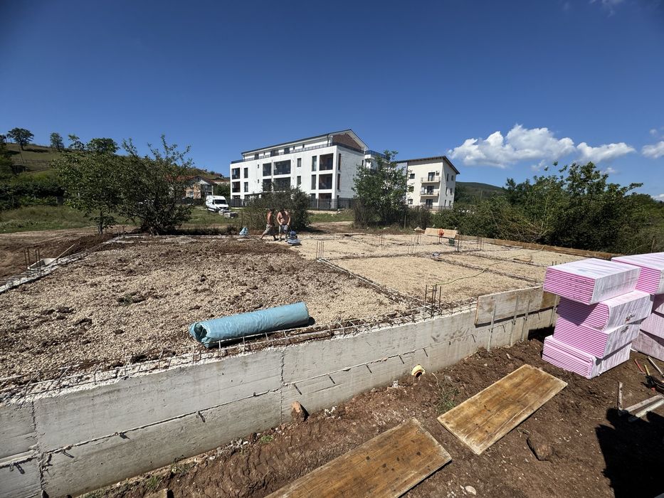 Constructii case la rosu sau la cheie si tot ce tine de constructii