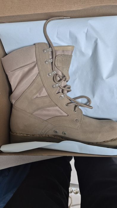 Bocanci armata diverse culori si marimi si o scurta noua combat terest