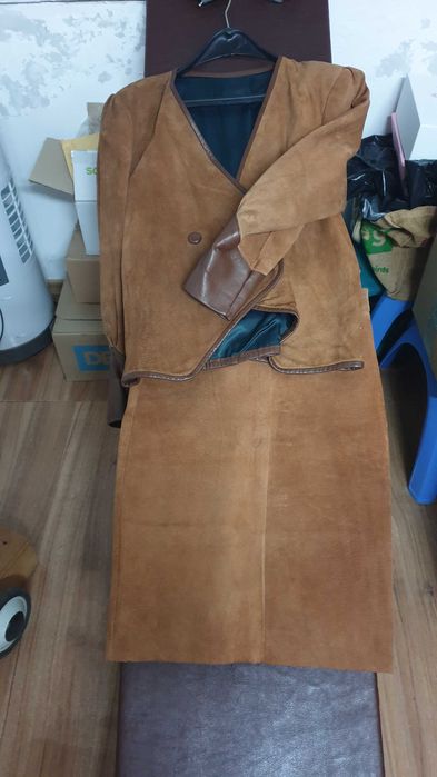 Елегантен дамски кожен костюм от естествена кожа Размер S (36-38)