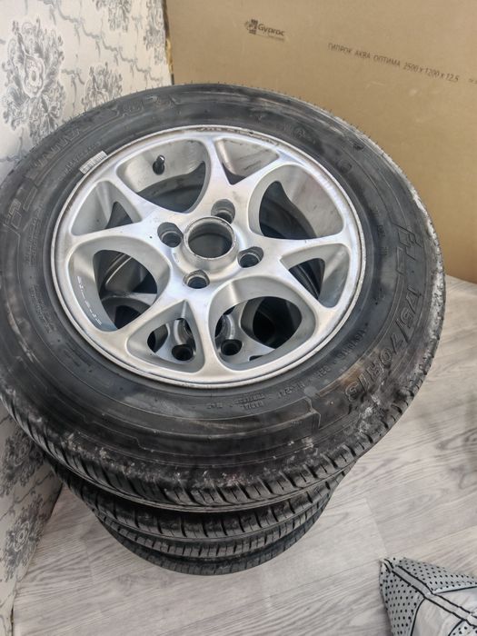 R13 продается с шинами