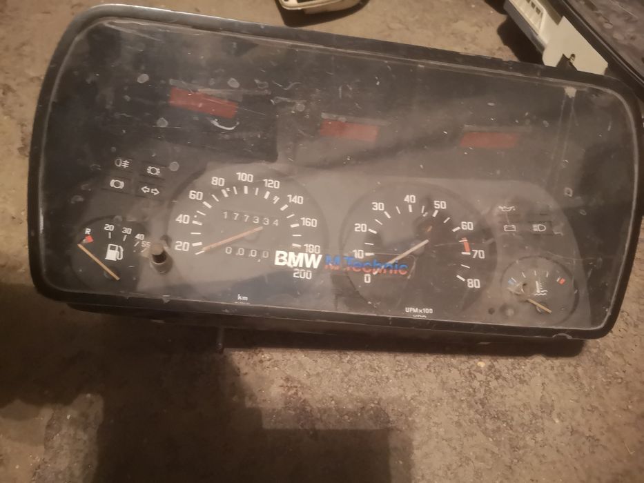 БМВ 320 E21, щиток приборов.