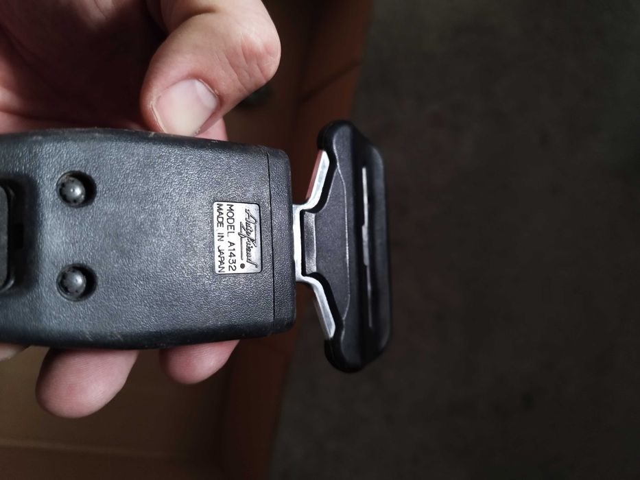 Машинки втори ред седалки, колани