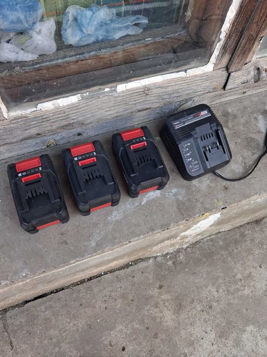 х3 броя батерии Einhell PXC 4Ah 18V  + зарядно устройство