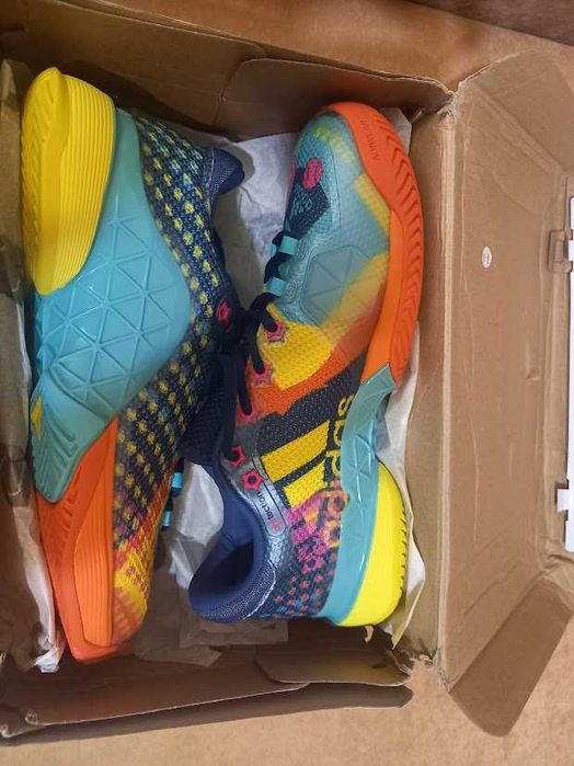 Продам кроссовки Adidas Barricade