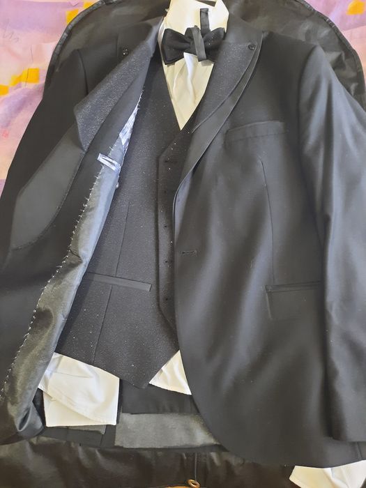 Vând costum ginerica
