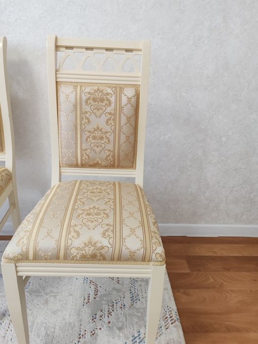 Продам стол со стульями в отличном состоянии