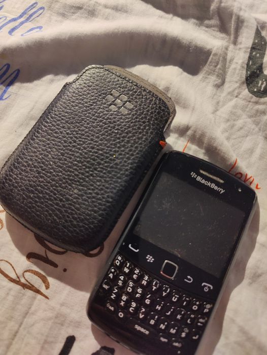 BlackBerry 9360 + husă originala