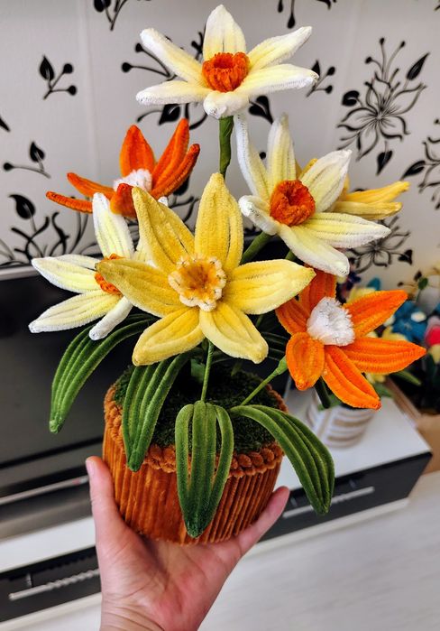 Ghiveci decorativ handmade din sârmă plușată