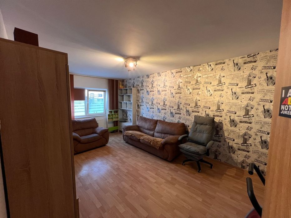 Particular inchiriez apartament 2 camere decomandat