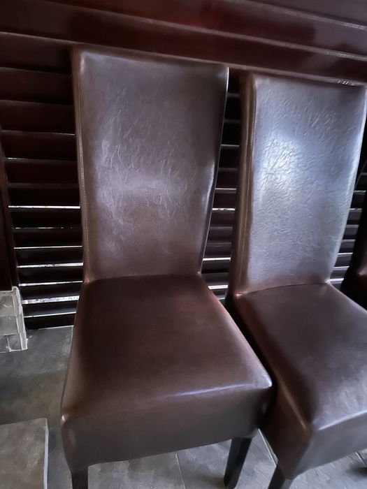 Vand 8 scaune in stare foarte buna