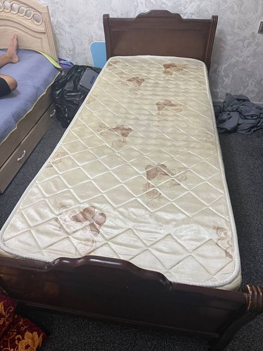 Срочно продаётся ! Спальная кровать с хорошим состоянием кому нужно