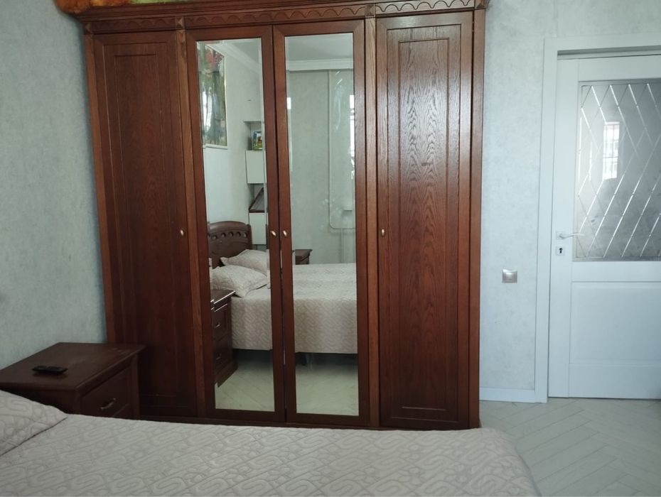 Продается спальный гарнитур