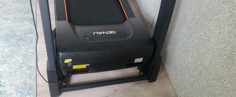 Продам беговую дорожку