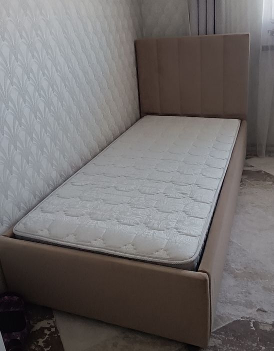 Кровать в хорошем состоянии.