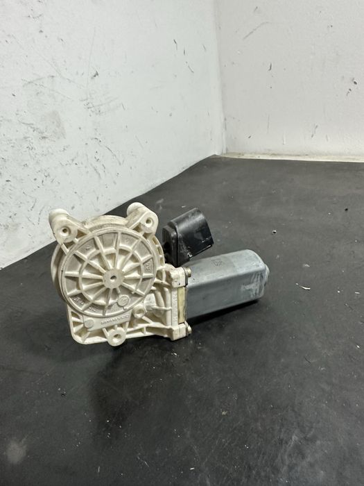 Motoras macara geam stanga fata BMW Seria 5 E60 E61 | 6922267