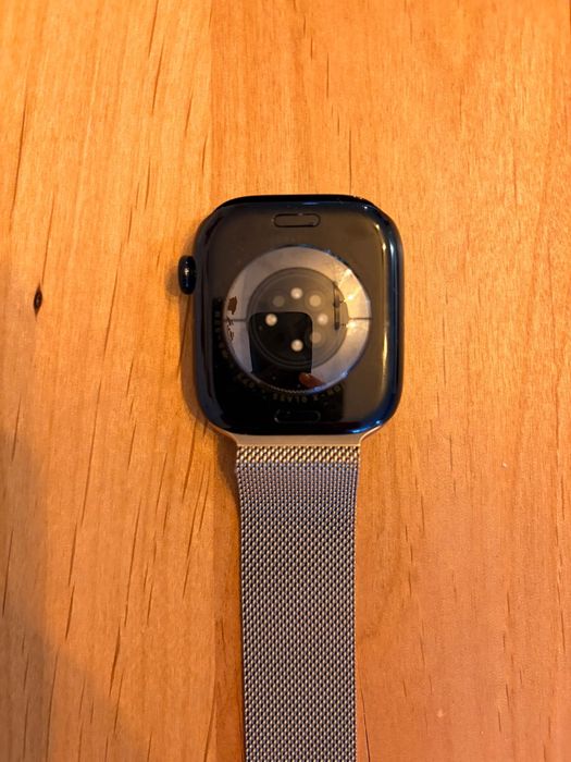 Apple watch series 11 46 mm black with gold strap