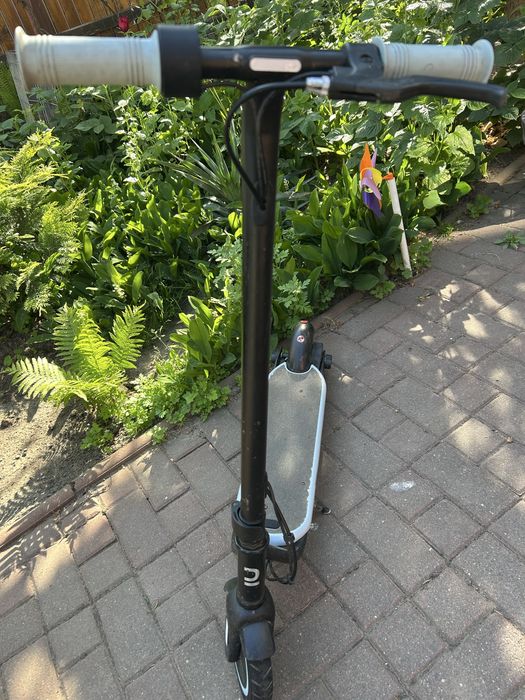 Vand trotinete elektrica