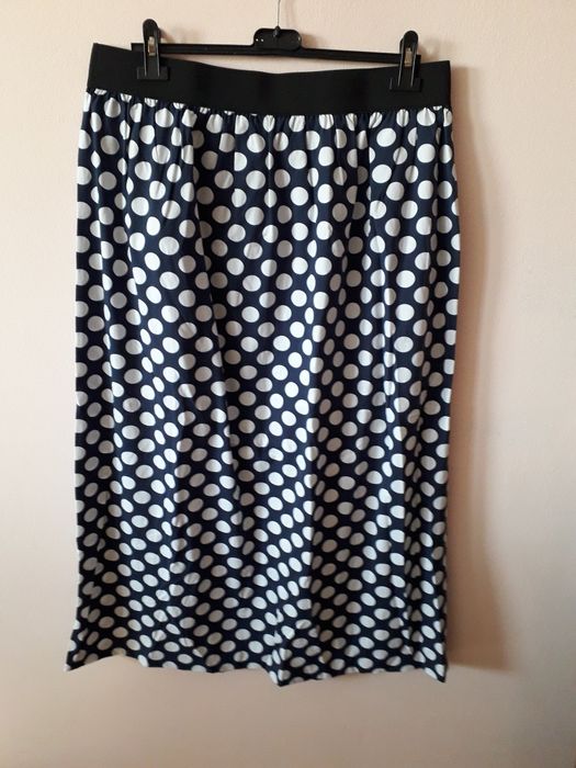 Fusta de vara,  lunga  .