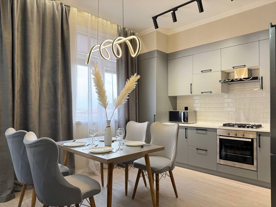Продается 3х ком квартира, ЖК Akay City, ор-р: метро Х.Алимжана, 180м2