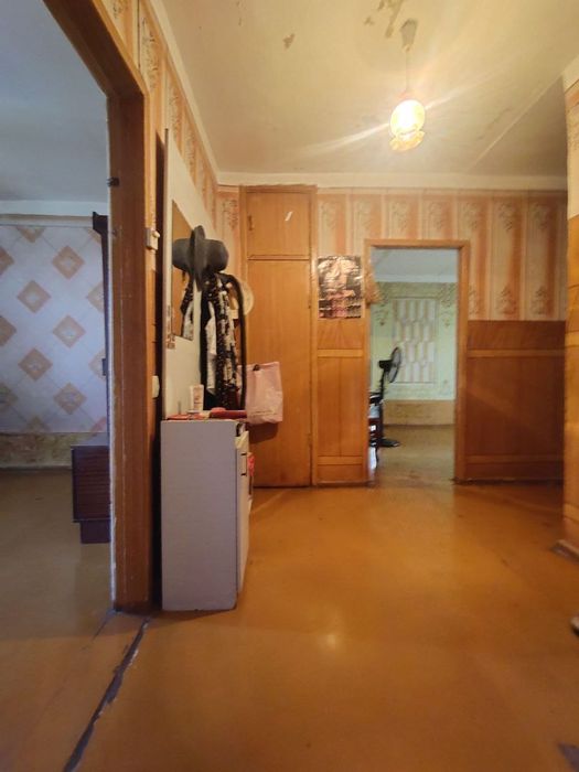 Продаётся 4-х комнатная квартира.  Буз-2. Тараканчик