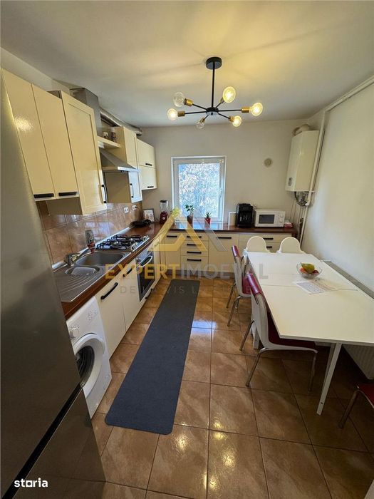 Apartament de vanzare 3 camere + garaj Str. Moldovei