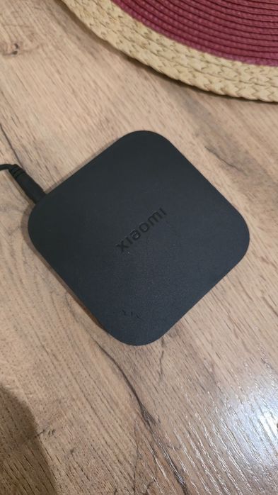 Продам  ТВ приставку  Xiaomi TV Box