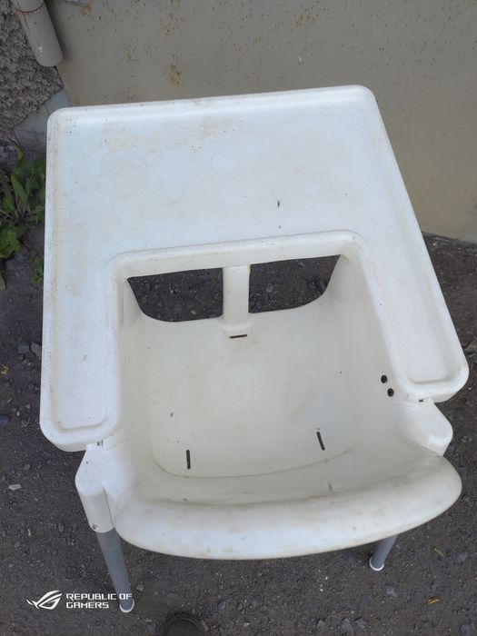 Продам высокий детский стул.