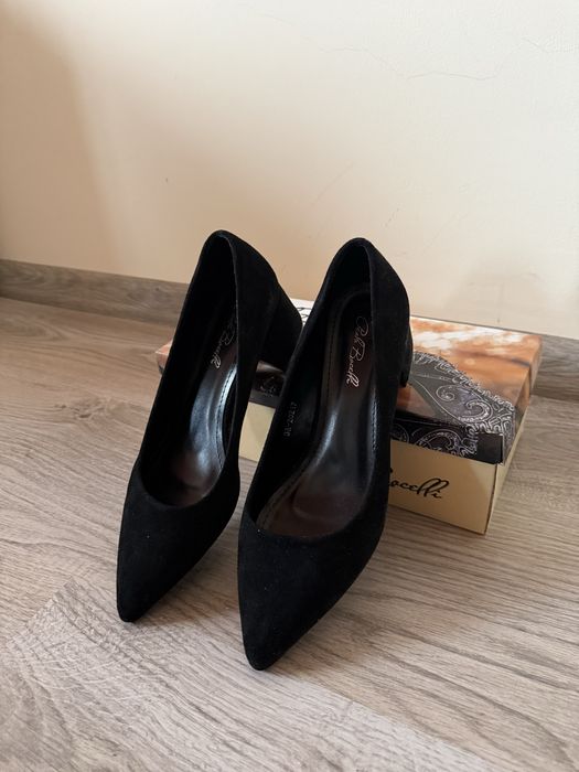 Елегантни черни токчета