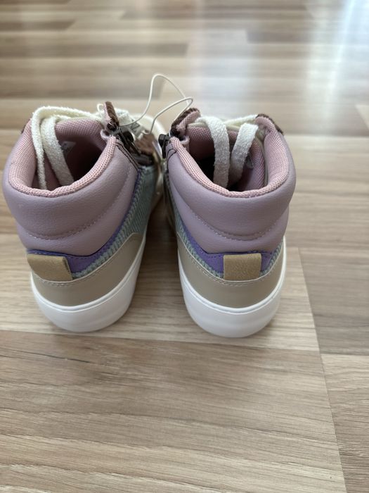 Нови детски  кецове за момиче